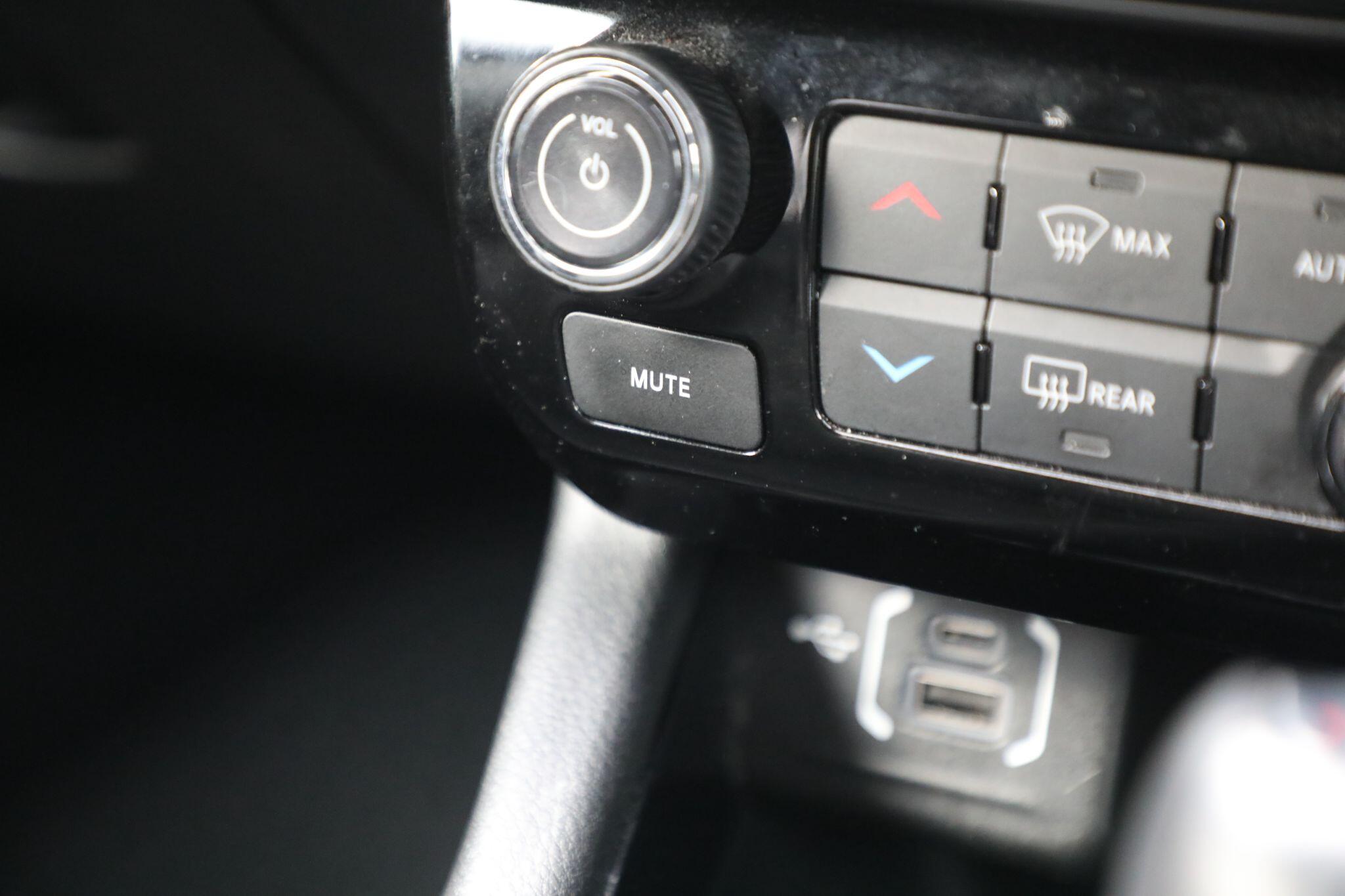 Large vehicle image